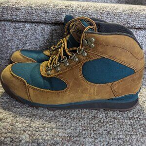 Women's hiking boots